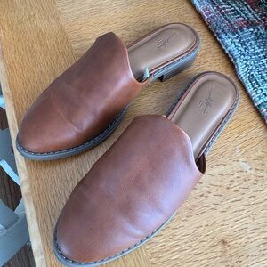 Universal Thread Tan Slip-On Mules